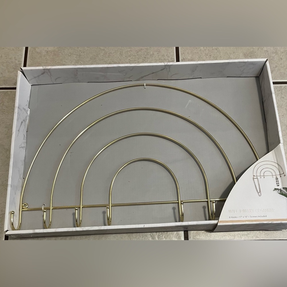 Wall jewelry organizer